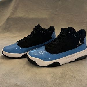 Air Jordan Max Aura 2